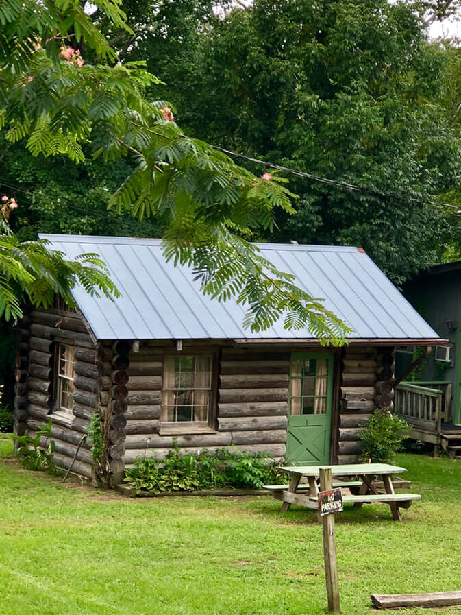 Cabins - CRAZY HORSE